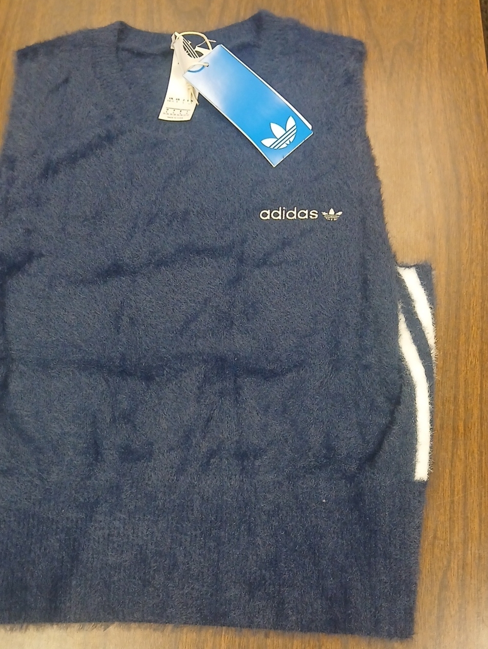 NWT ADIDAS FLUFFY VEST - Picture 4 of 7